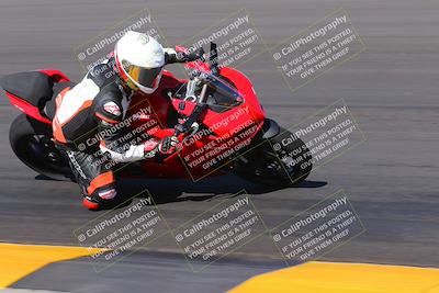 media/Oct-08-2022-SoCal Trackdays (Sat) [[1fc3beec89]]/Turn 7 Inside (145pm)/